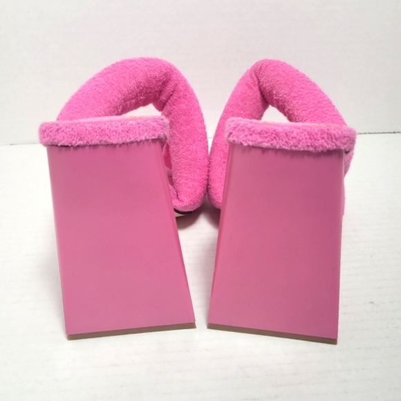 NWOT PRETTY LITTLE THINGS Hot pink Terry cloth Architectural Slides - Picture 3 of 10